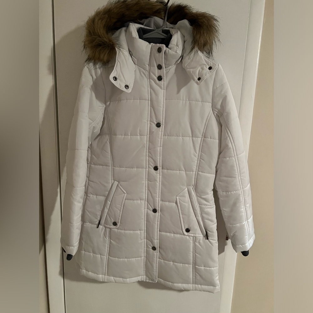 Long snow jacket with removable fur hat